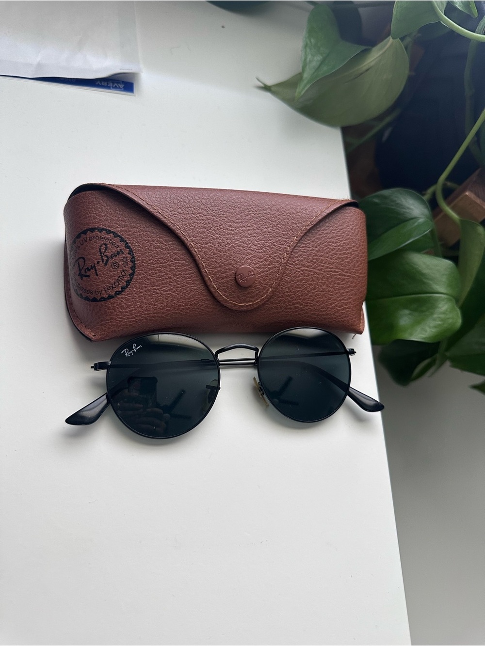 Ray-Ban Black Round Metal Sunglasses with Brown Case